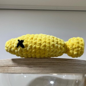 Yanny the Yellow Fish (노란색 물고기 인형)